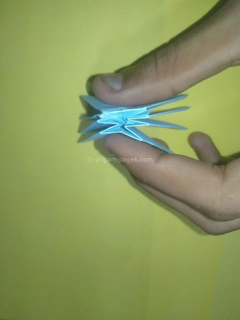 Origami daisy step: 7a