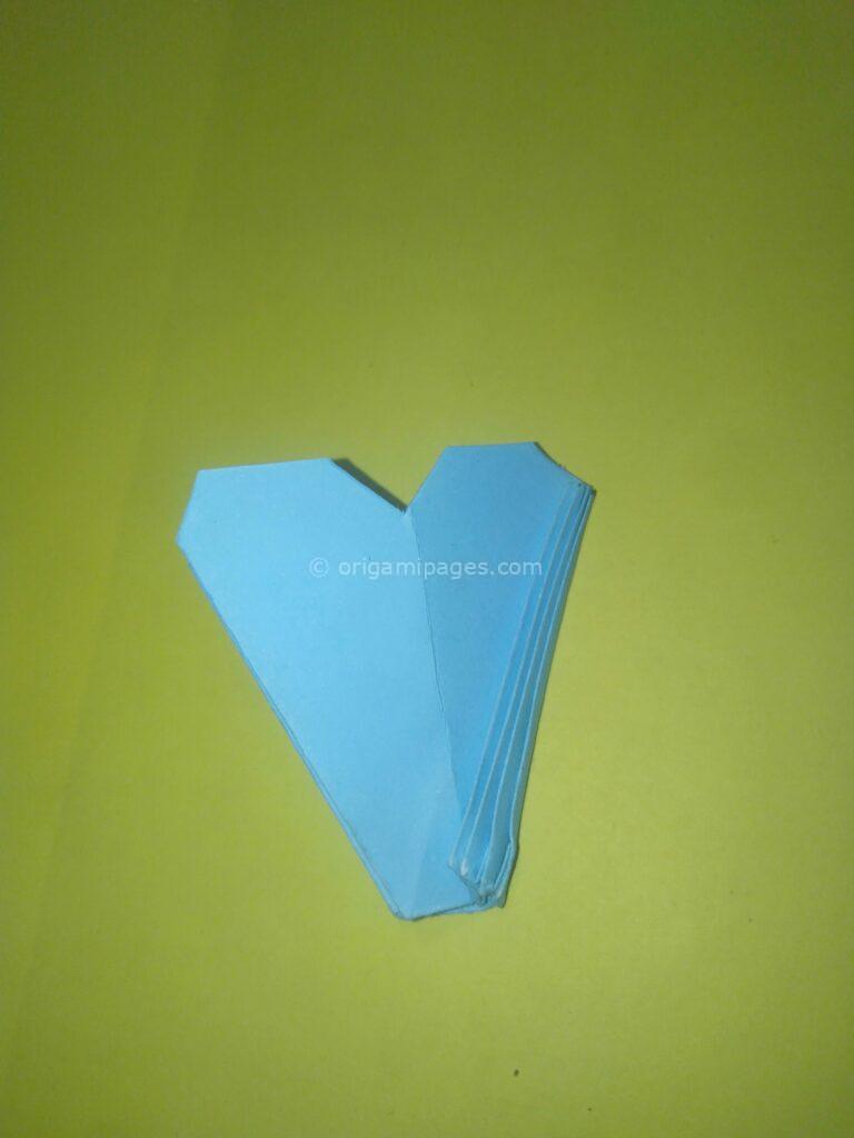 Origami daisy step: 9b