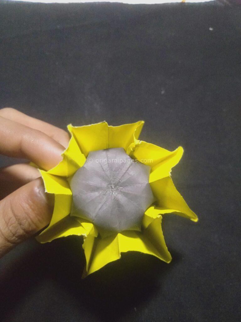 origami sunflower step: 13b
