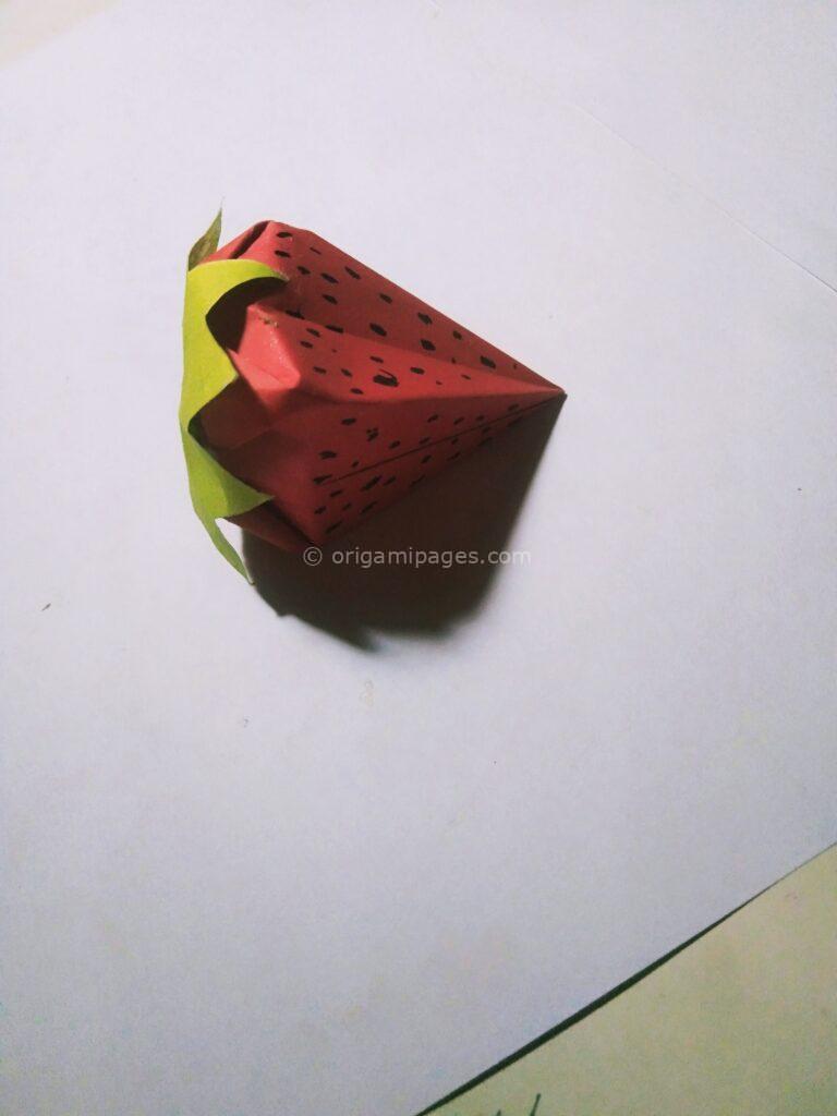 Origami strawberry step: 8 / Final Step