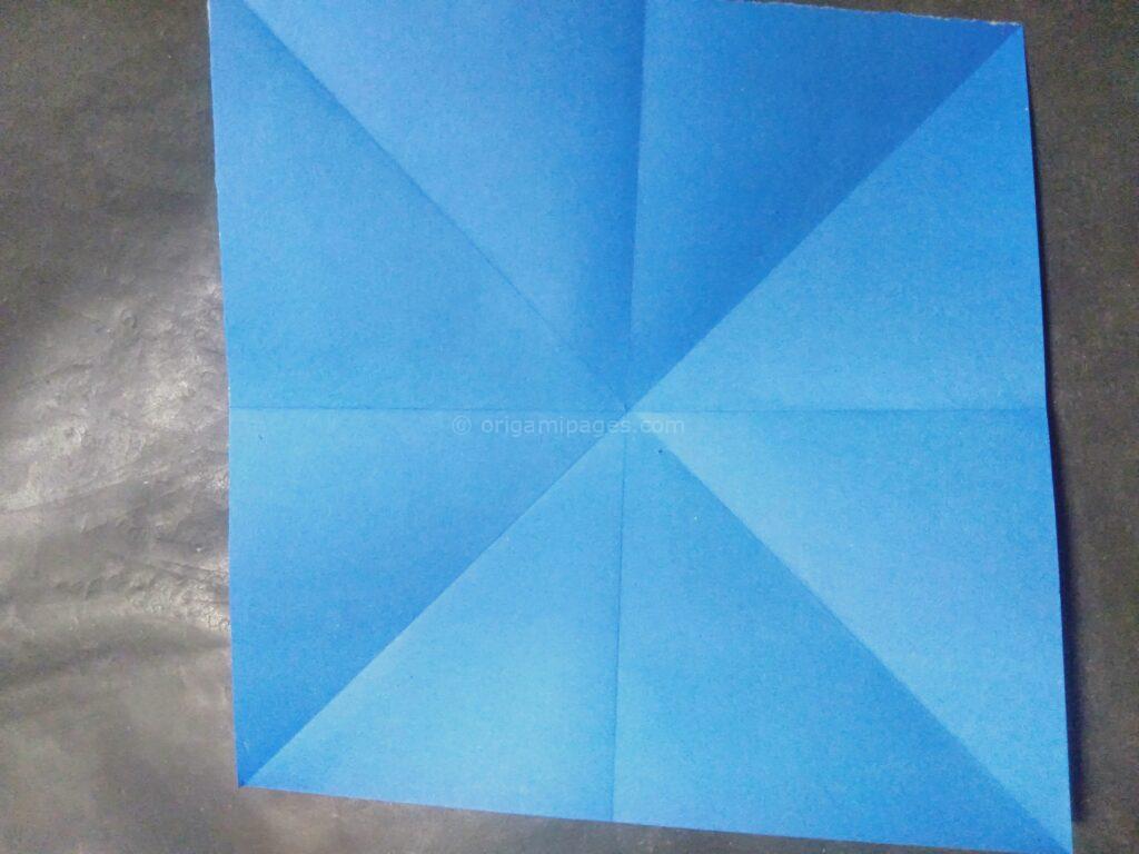 Origami cornflower step: 3b