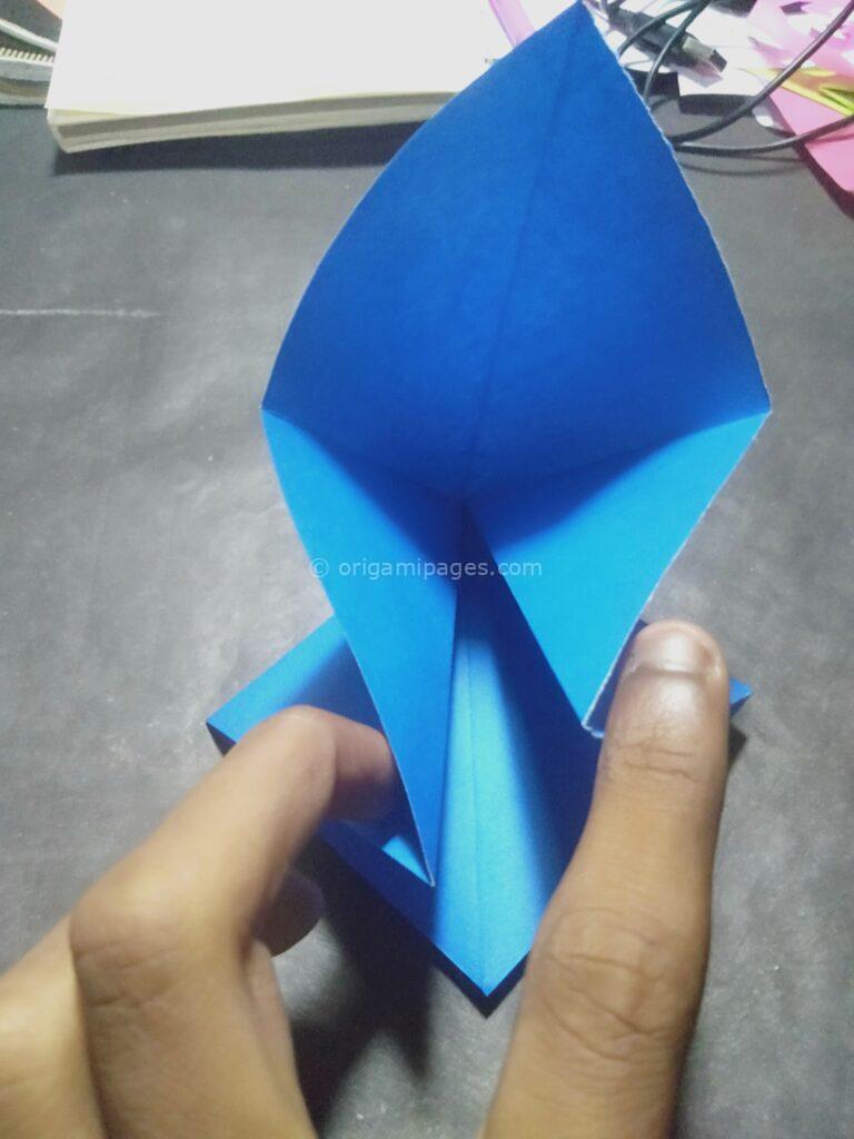 Origami cornflower step: 4a