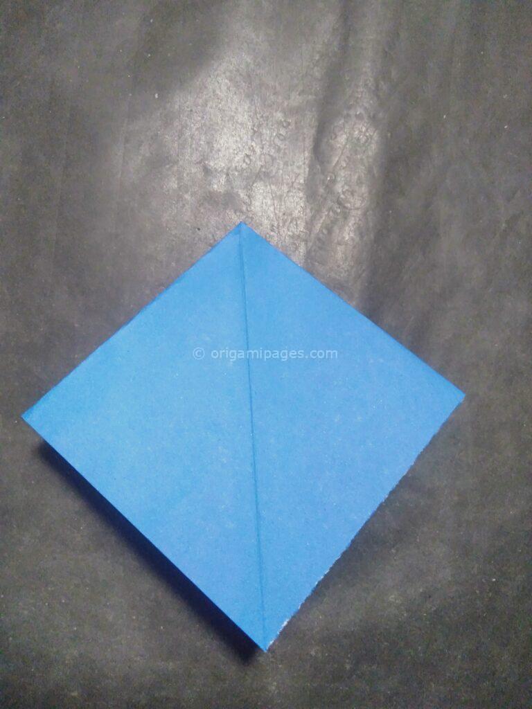 Origami cornflower step: 4b
