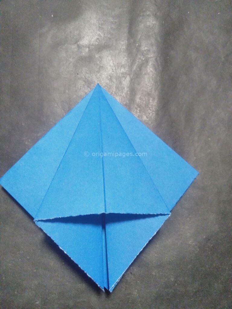 Origami cornflower step: 5b