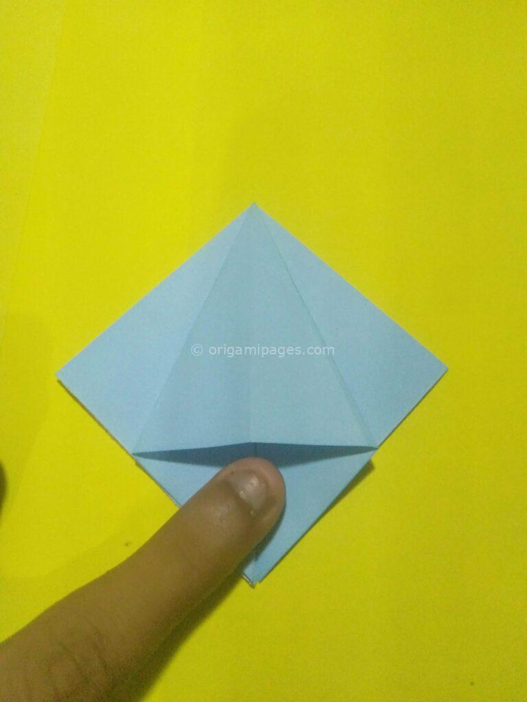 Origami daisy step: 4a