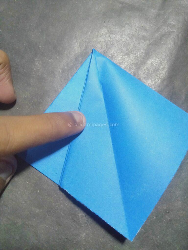 Origami cornflower step: 6b