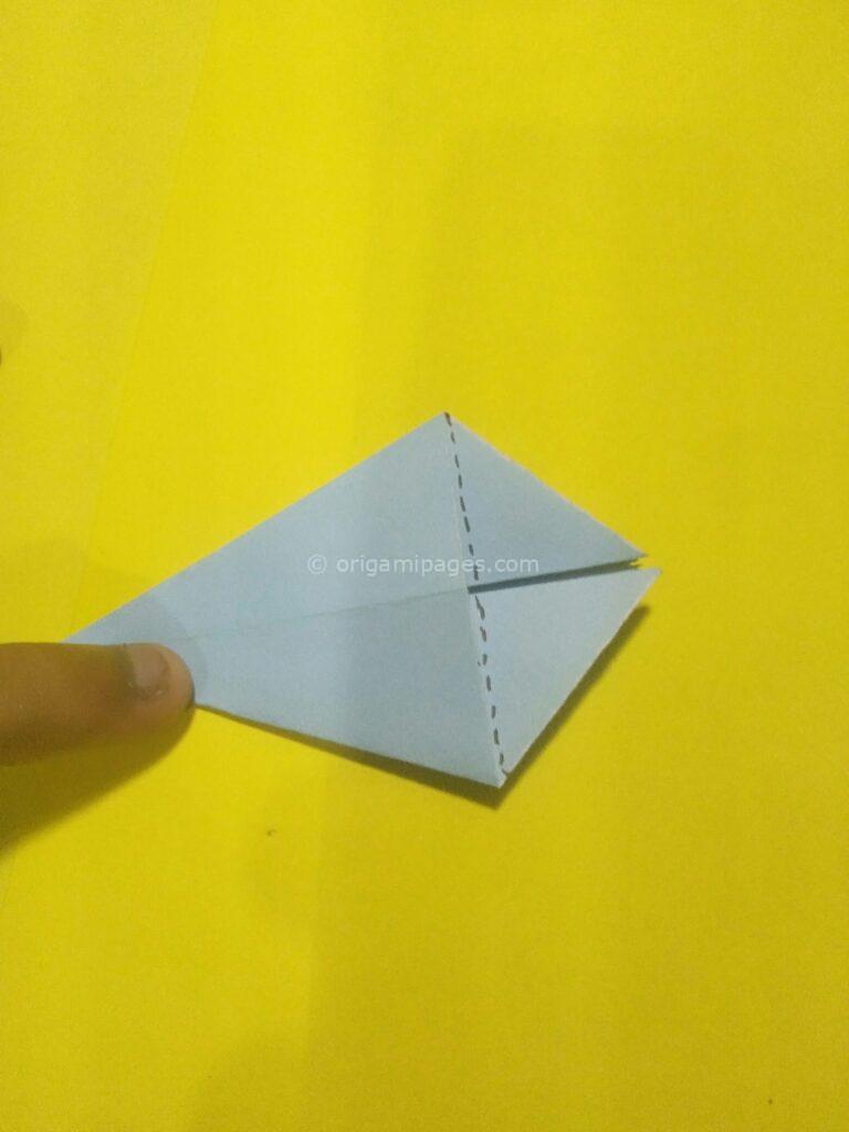 Origami daisy step: 4c