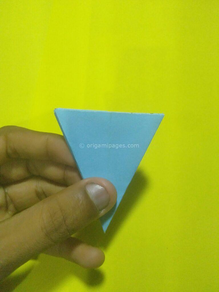 Origami daisy step: 4d