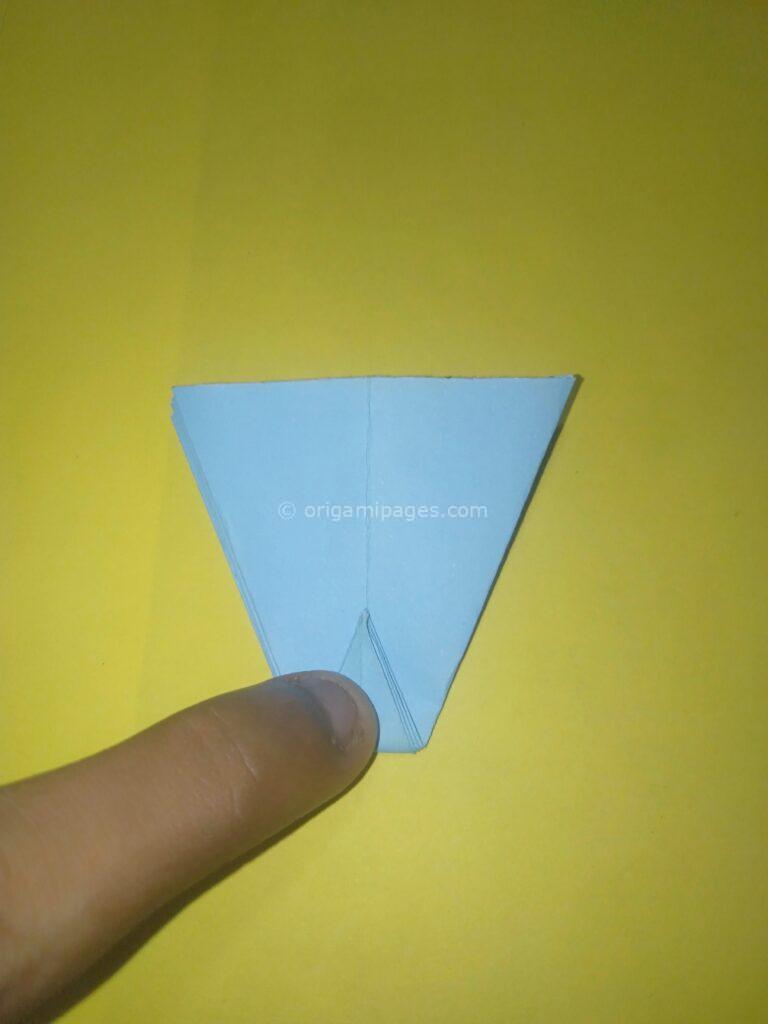 Origami daisy step: 5