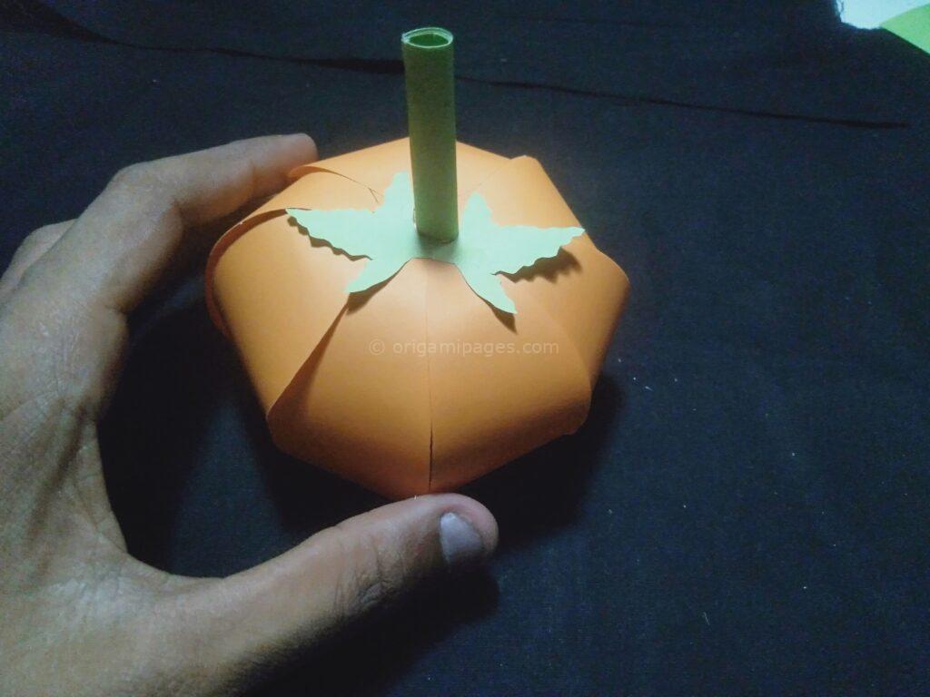 Halloween origami pumpkins step: 9d