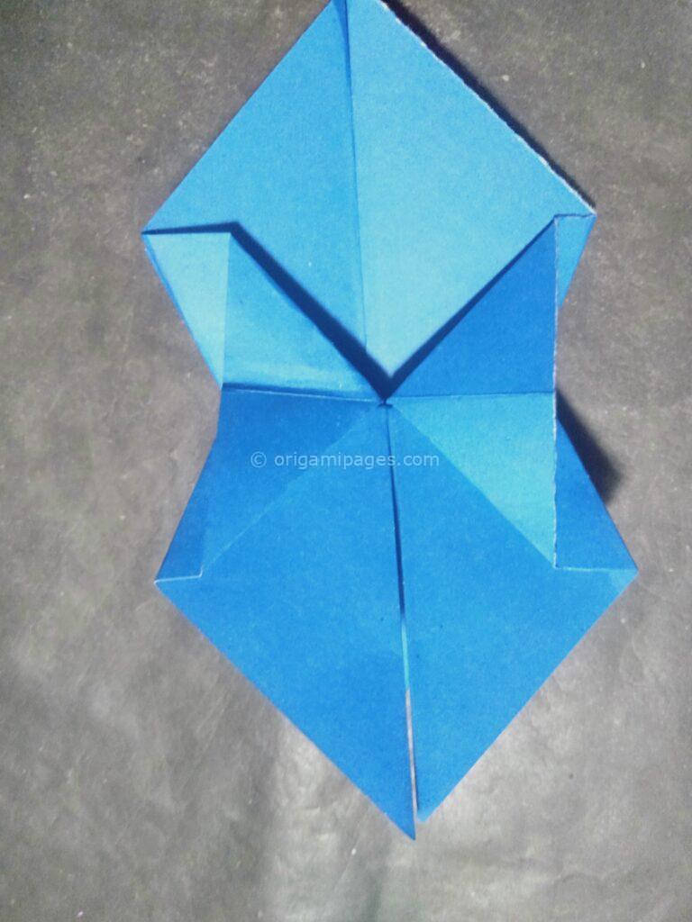 Origami cornflower step: 8c
