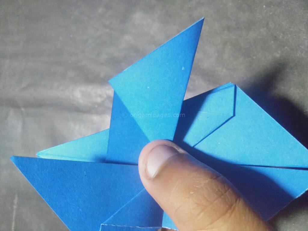 Origami cornflower step: 9a