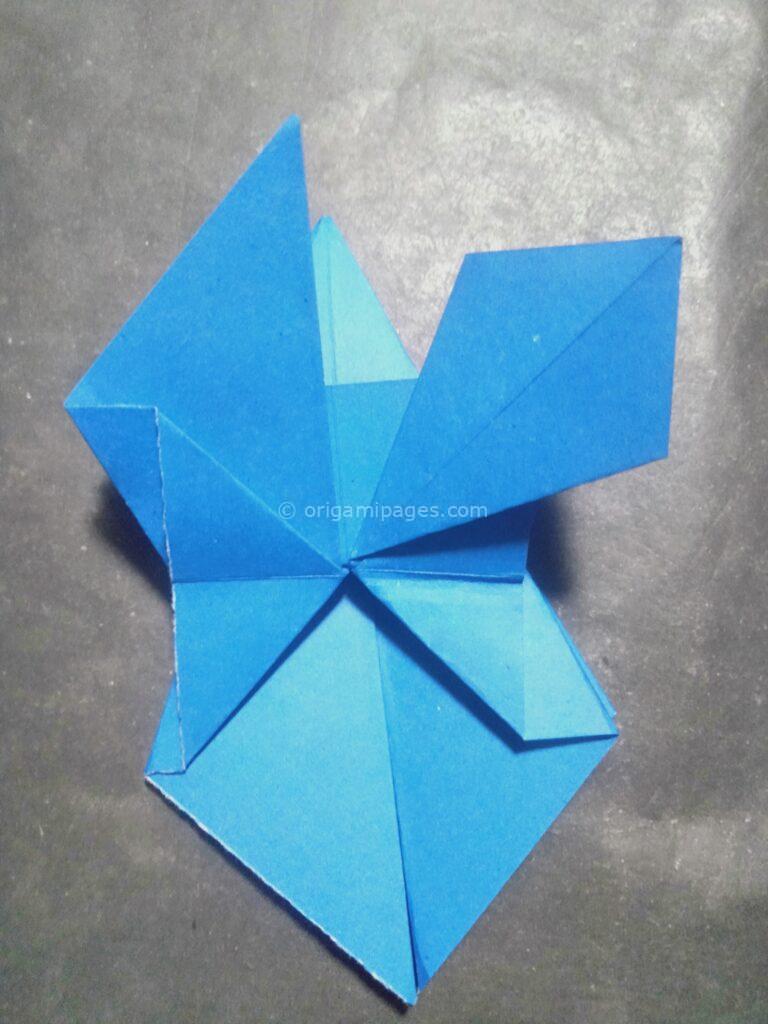 Origami cornflower step: 9b